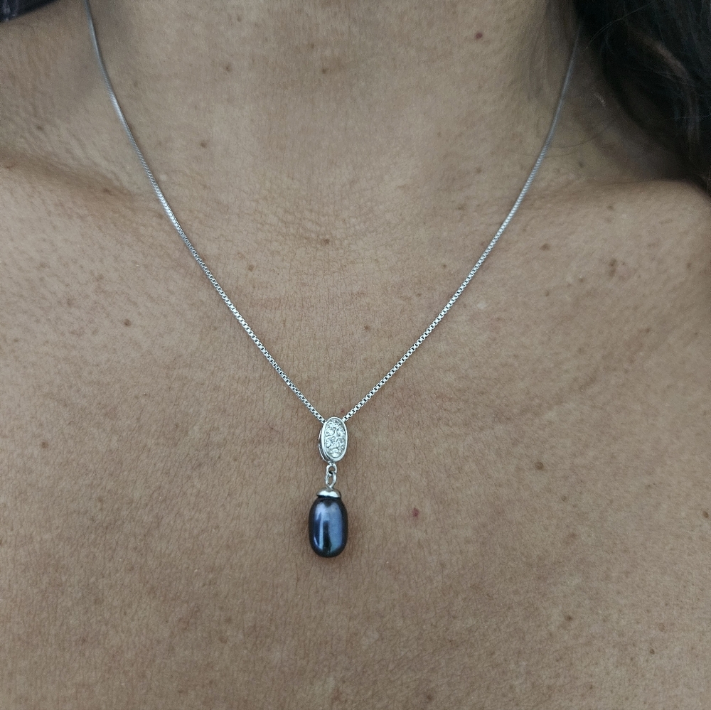 Silver pearl pendant